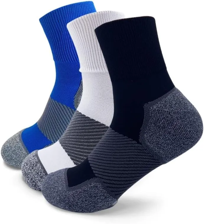 Three pairs of socks suitable for the elderly and office workers. With terry cloth soles, they offer comfort and support for daily wear.